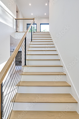Modern Staircase in Contemporary Home © Blue Lemon Photo
