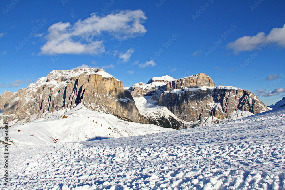 panoramica da ovest del Gruppo del Sella (Dolomiti di Fassa, Trentino)