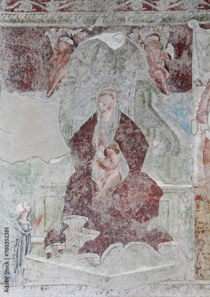 Madonna in Trono con Bambino; affresco nella chiesa dei Santi Cornelio e Cipriano a Cornello dei Tasso (Bergamo) Madonna in Trono con Bambino; affresco nella chiesa dei Santi Cornelio e Cipriano a Cornello dei Tasso (Bergamo)