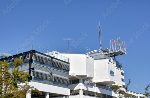 Haus, Gebäude, Architektur, ORF, Zentrum, Zentrale, ORF-Zentrum, Wien, Küniglberg, Radio, Fernsehen, TV, Stockwerk, Etage, Betriebsgebäude, Information, öffentlich-rechtlich, Beton, Geometrie, Fenster