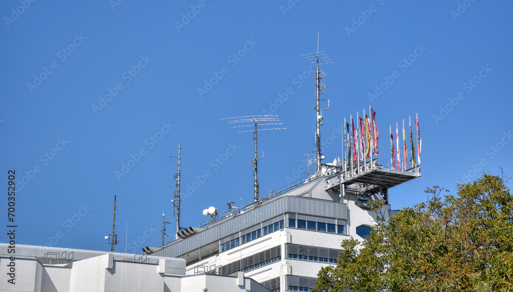 Naklejka premium Fahnenmast, Fahnen, Antennenmast, Amateurfunk, Antenne, Funkantenne, Kurzwelle, wehen, Österreich, Bundesländer, Tirol, Oberösterreich, Kärnten, Wien, Niederösterreich, Vorarlberg, Steiermark, Burgenl
