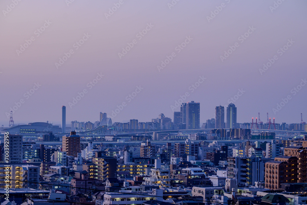 夜明け前の神戸の街。