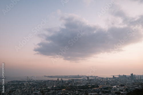 高台から見た神戸市街地の風景 © 宮岸孝守