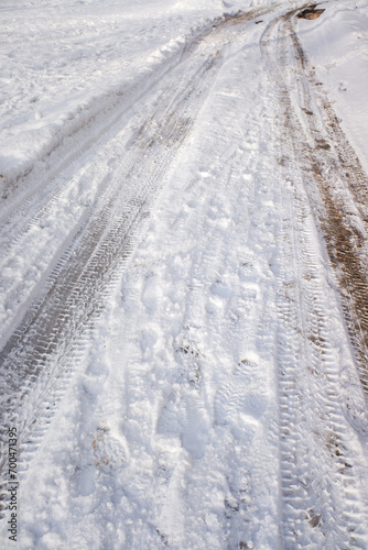 Tire tracks in the snow, mud on the roads © Prikhodko