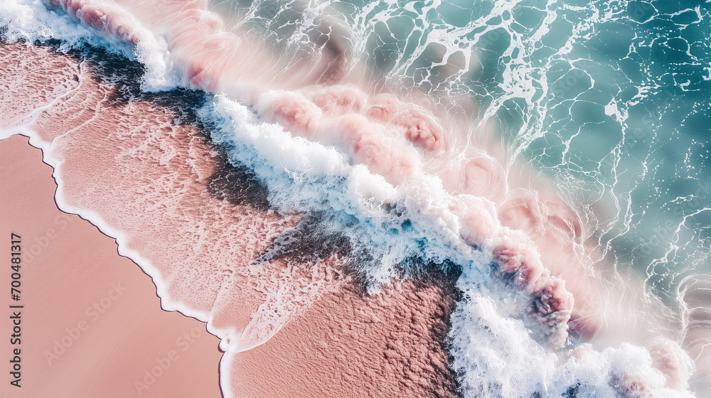 ビーチの波打ち際の水面、ピンクの砂浜