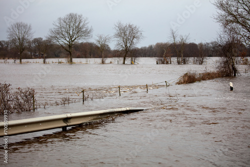 Land unter - Hochwasser in Niederlangen und Umgebung, Emsland © BMFotos