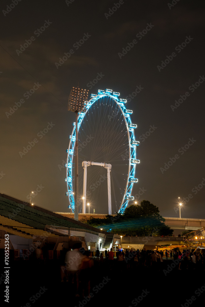Obraz premium Singapore - June 24 2023: Singapore Flyer Obersavation Wheel Downtown Core District