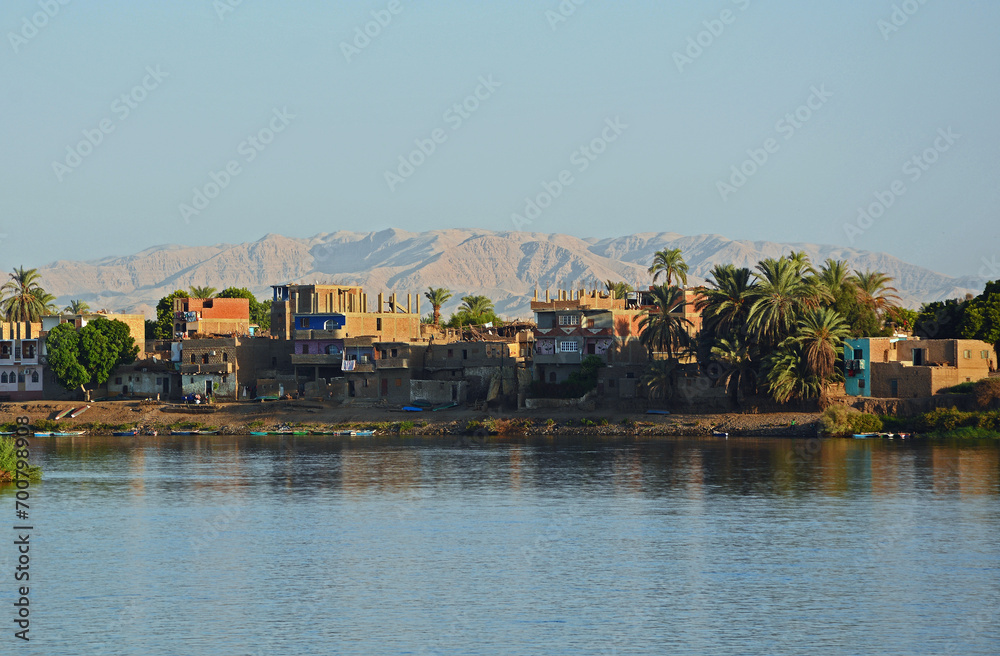 Typische Siedlung am Nil in Oberägypten