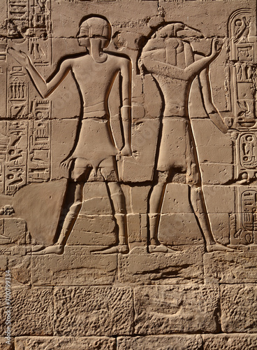 Karnak-TReliefs und Hieroglyphen im Karnak-Tempel, Luxor, Ägyptenempel, Luxor, Ägypten photo