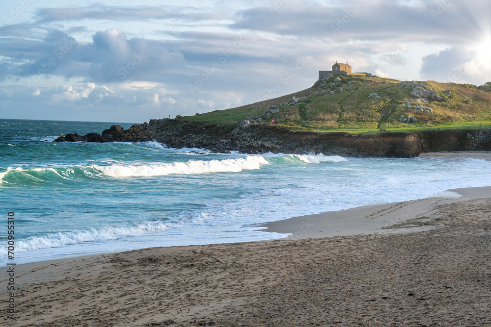 Strand und Blick zur alten Kapelle von St. Ives Strand und Blick zur alten Kapelle von St. Ives