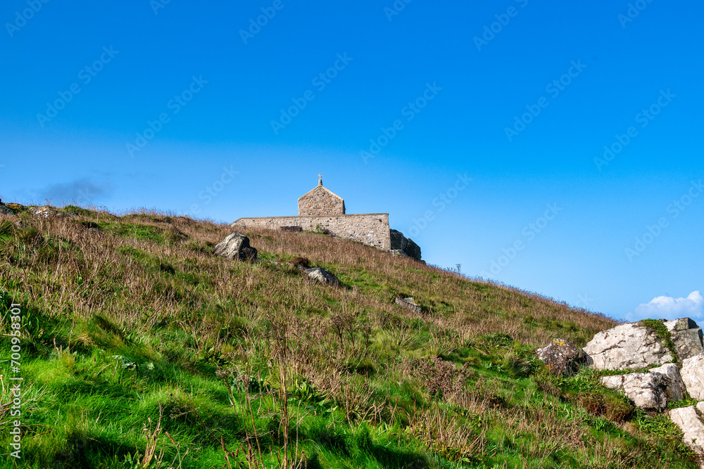 Die alte Seefahrer Kapelle thront oben auf dem Berg in St. Ives