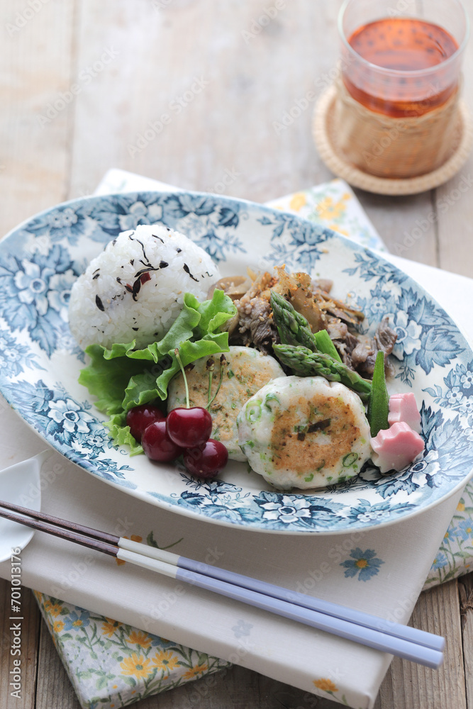 レンコンバーグとおにぎりのワンプレート レンコンバーグとおにぎりのワンプレート