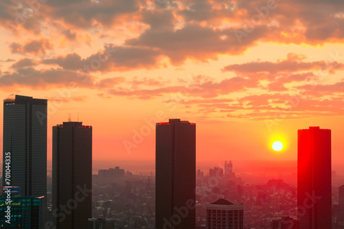 tramonto sui grattacieli 