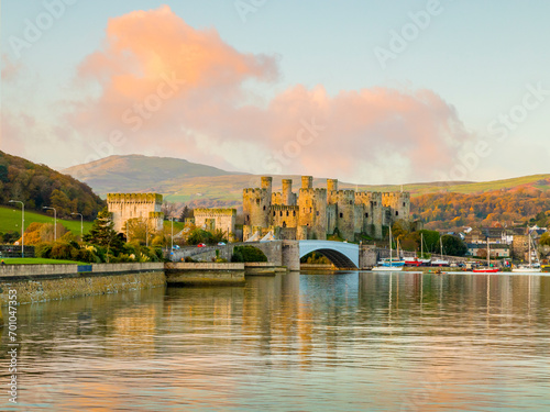 Εκτύπωση καμβά Conwy Castle, looking beatiful across the Conwy Estuary in North Wales, soon after sunrise