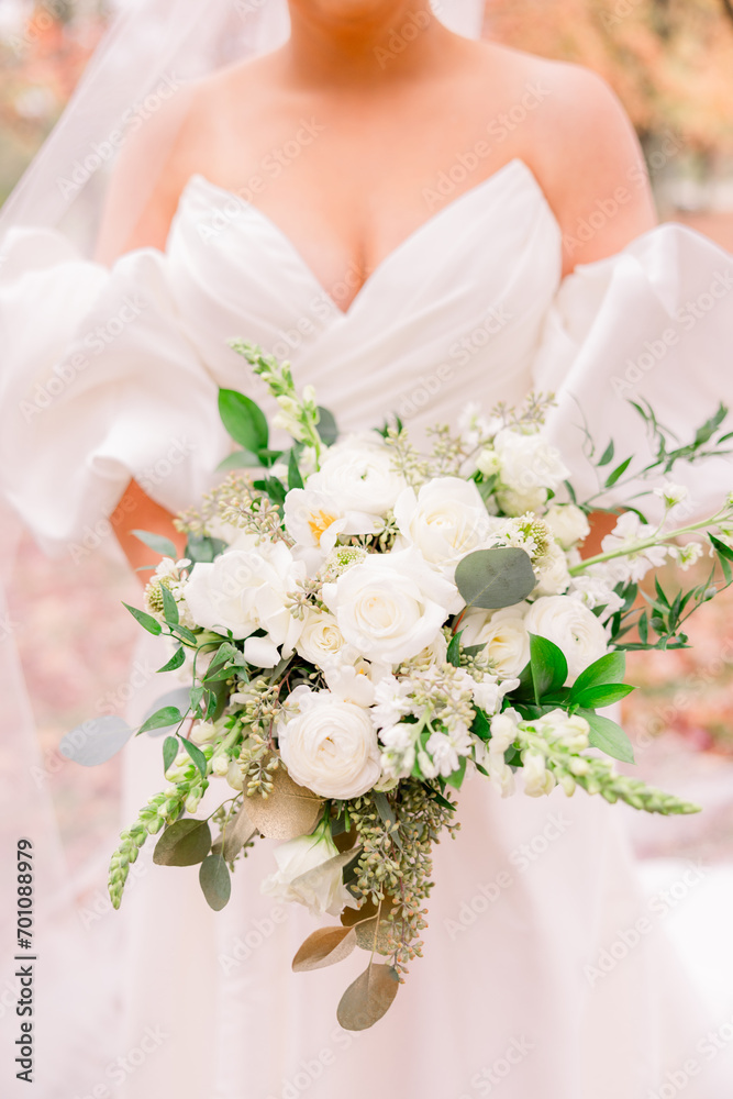 bride holding bouquet of flowers