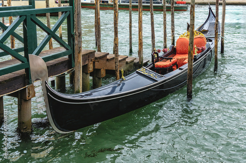 A typical gondola in Venice © atosan