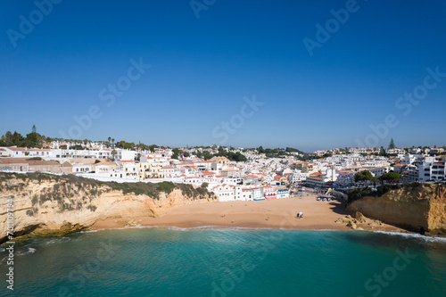 Carvoeiro Portugalia, miasto i plaża z góry  © Robert
