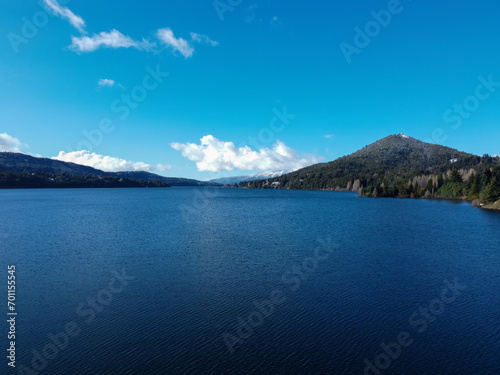 panoramica de el lago argetino en santa carlos de bariloche en la patagonia argetina
