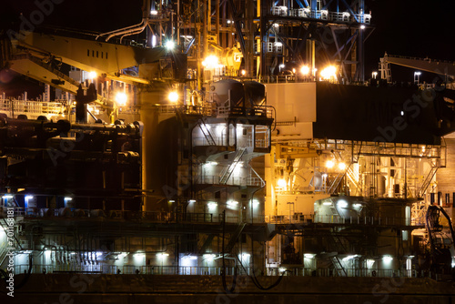 工場夜景の船