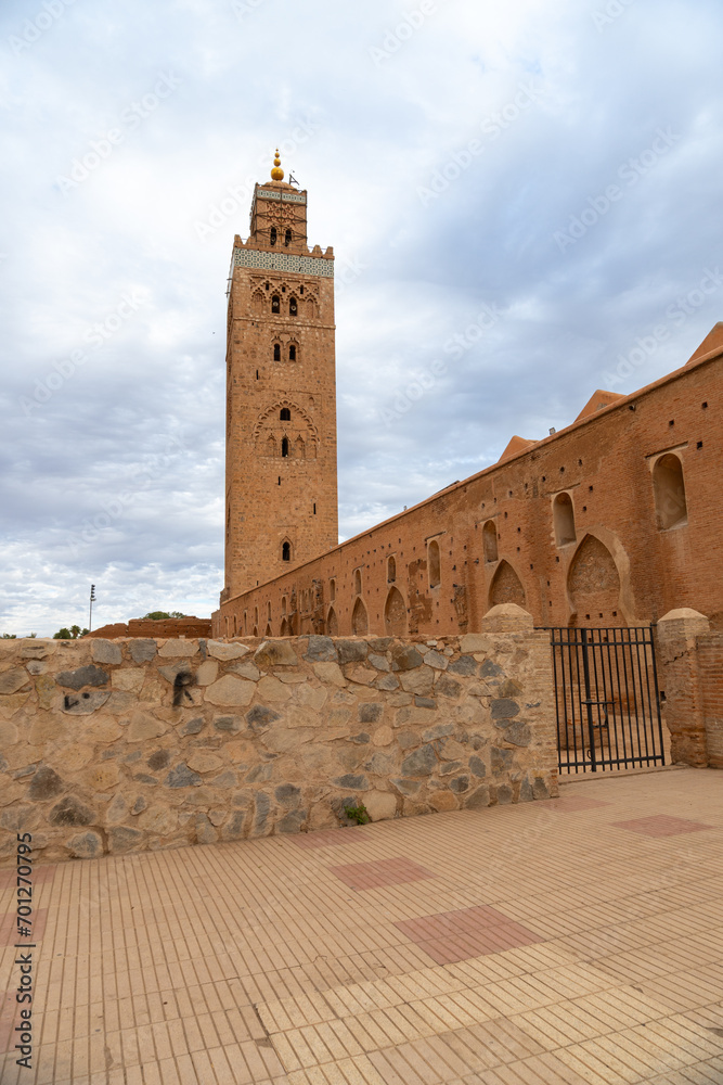 Φωτογραφία Photo of the exterior of the Koutoubia mosque in the city of Marrakech, cloudy day