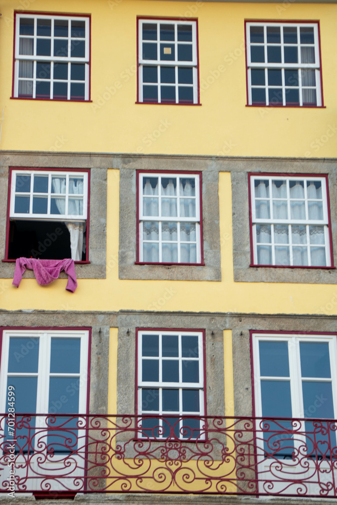 Fototapeta premium Typical facade of palaces in Ribeira district of Porto
