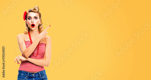 Valokuva Excited surprised, astonished or very happy blond woman