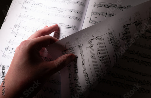 Turning sheet music page