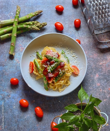 Asparagus and tomatoes pasta - makaron ze szparagami i pomodrami