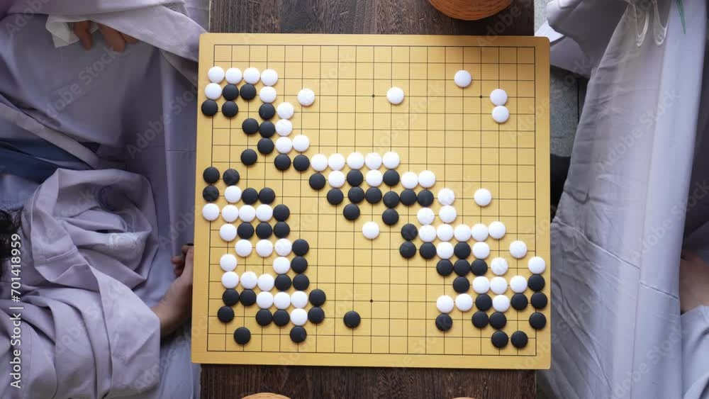 playing go game