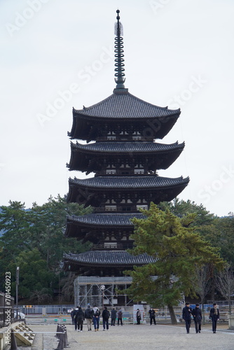 pagoda wśród drzew