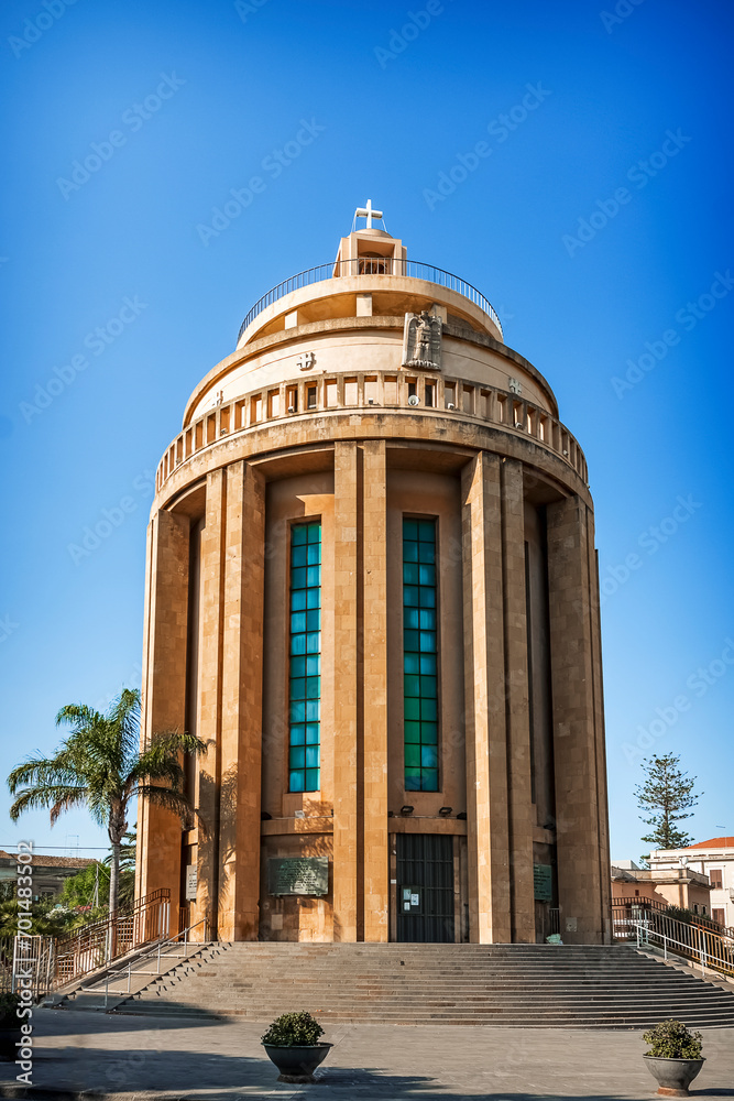 the beautiful and particular church of San Tommaso in Syracuse, better known as the Pantheon the beautiful and particular church of San Tommaso in Syracuse, better known as the Pantheon