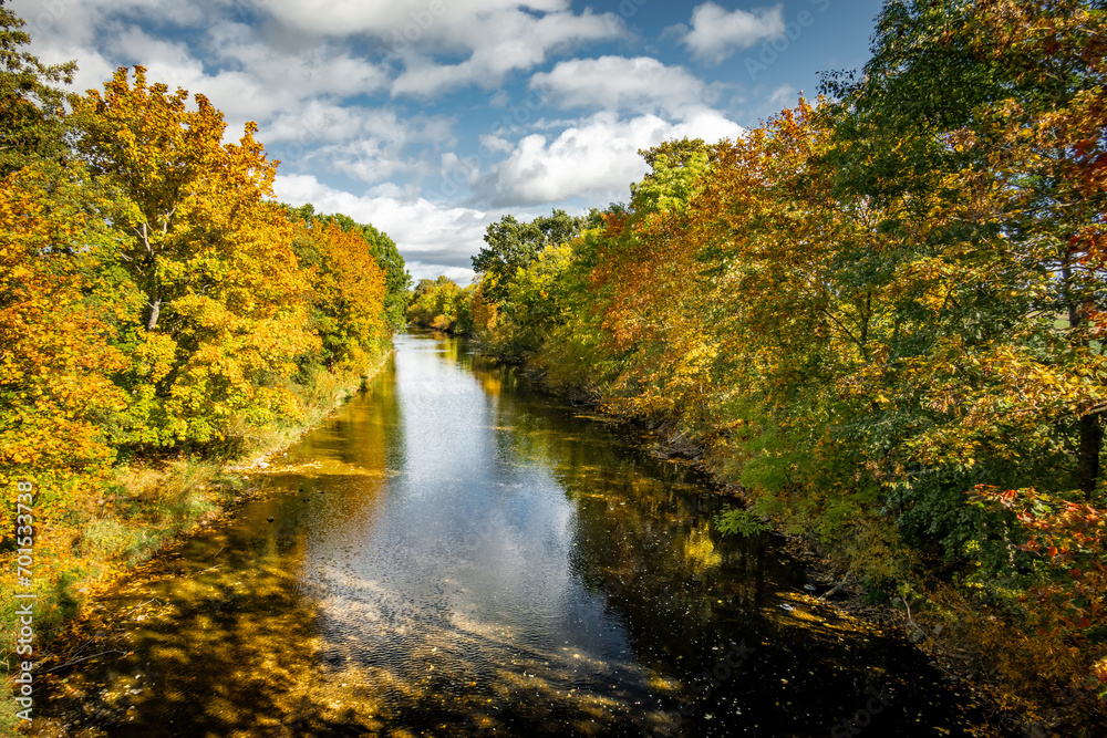Fototapeta premium Flusslauf im Herbst
