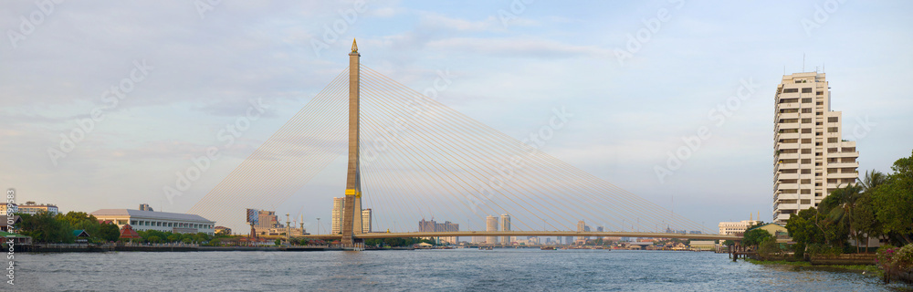 Obraz premium Panorama of royal Rama VIII Bridge in the early evening. Bangkok, Thailand