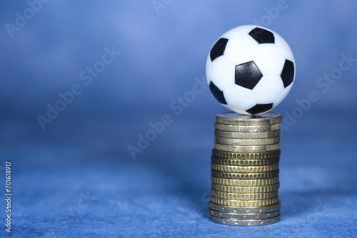 Argent euro finances financier banque euro monnaie football ballon coupe 