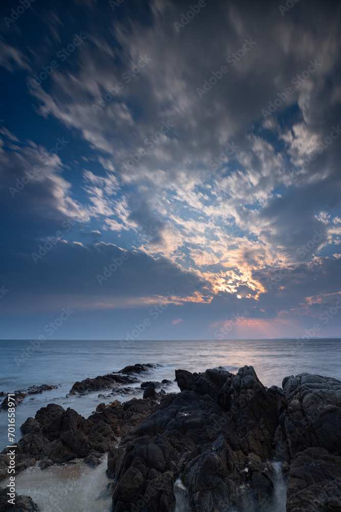 Obraz premium 海に沈む夕陽