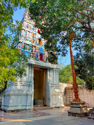 Schilderij op canvas View from inside of hindu temple and tower in tamil nadu