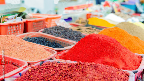 Fotografie Multicolored spices at Siab or Siyob bazaar (Siyob bozori), Samarkand, Uzbekista