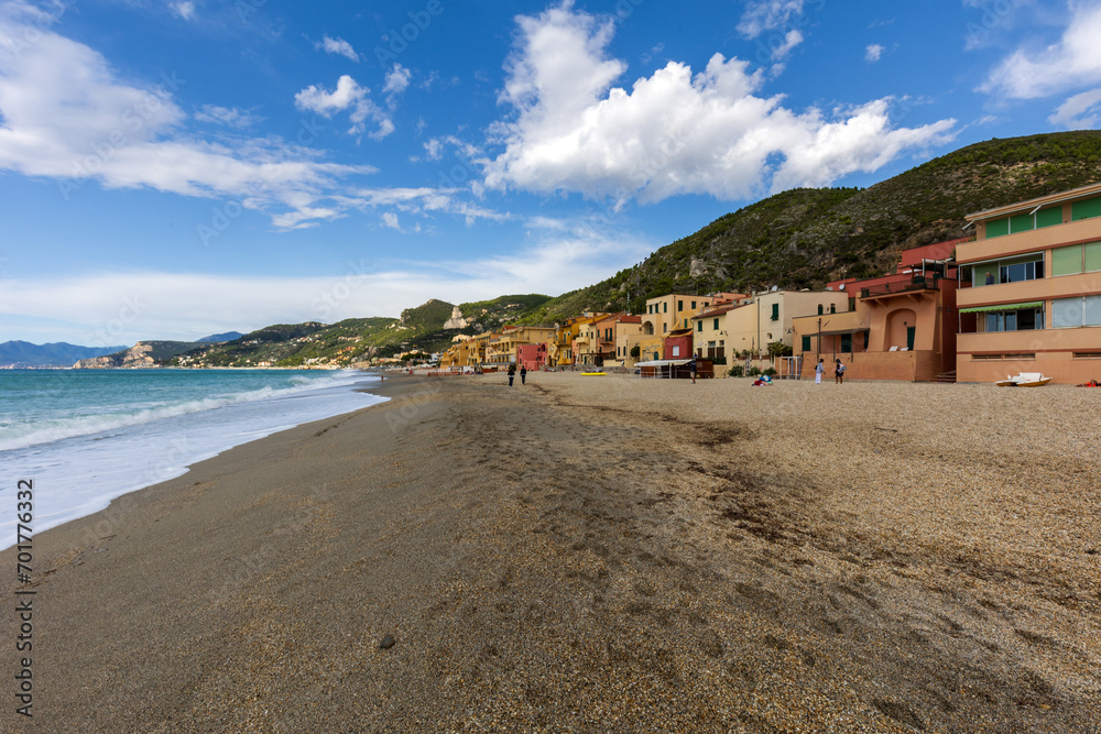 Spiaggia e Borgo di Varigotti in Liguria
