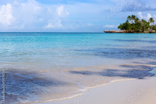 Fototapeta Naklejka Na Ścianę i Meble -  Caribbean beach with white sand, turquoise ocean and blue sky .