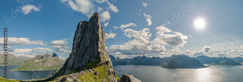 Berggipfel Segla auf Senja in Norwegen photo