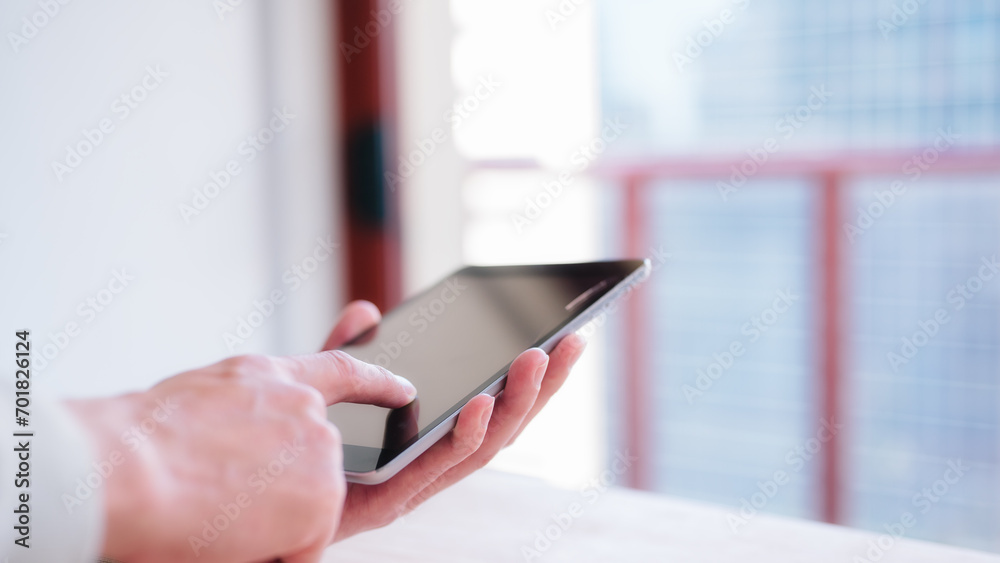 Fototapeta premium close up hands holding smartphone or digital tablet in concept of social media marketing online business and lyfestyle