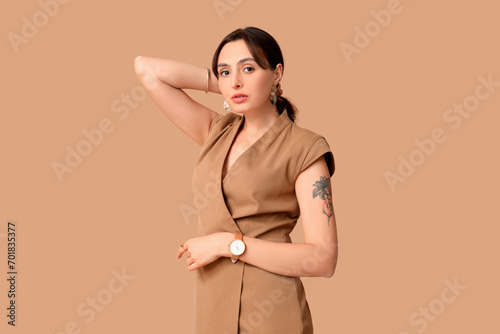 Young woman with stylish je...