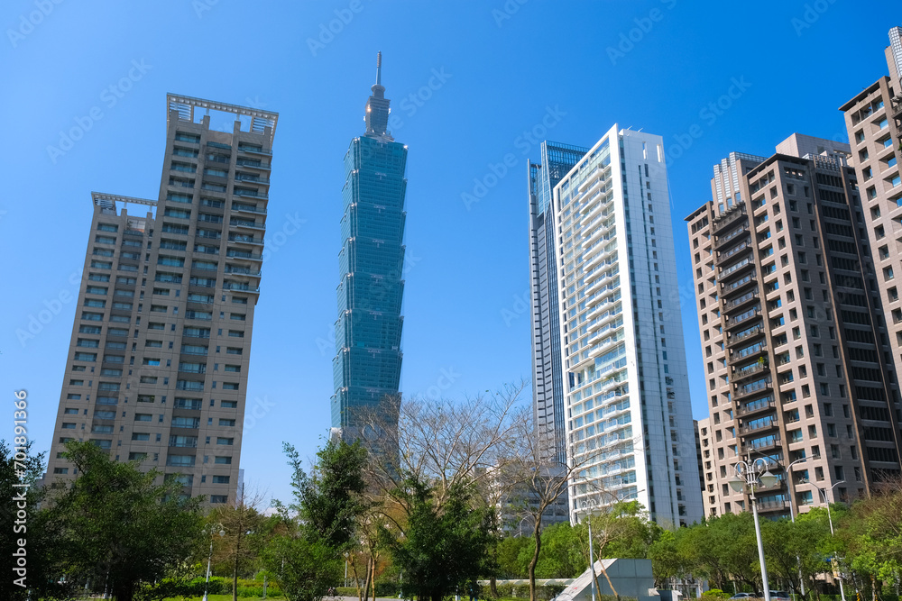 台湾 台北市 象山公園から見える台北101と高層マンション群 台湾 台北市 象山公園から見える台北101と高層マンション群