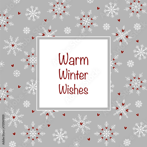 Warm Winter wishes - Schriftzug in englischer Sprache - Warme Winterwünsche. Quadratische Grußkarte mit einem Rahmen aus Schneekristallen und Herzen.
