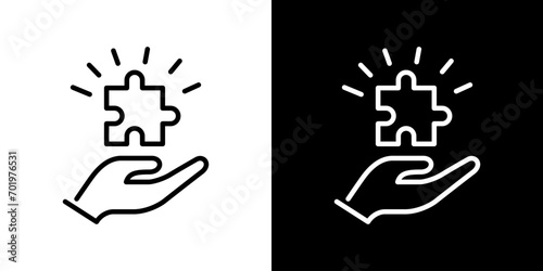 パズルを手に持つアイコン