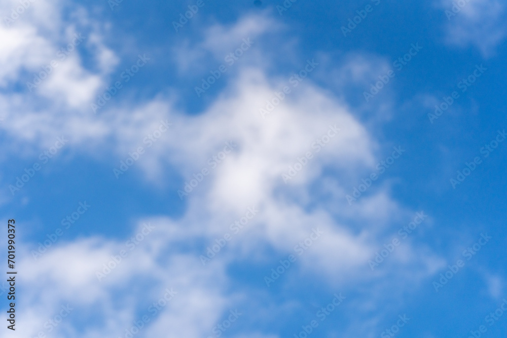 Cielo azul con nubes