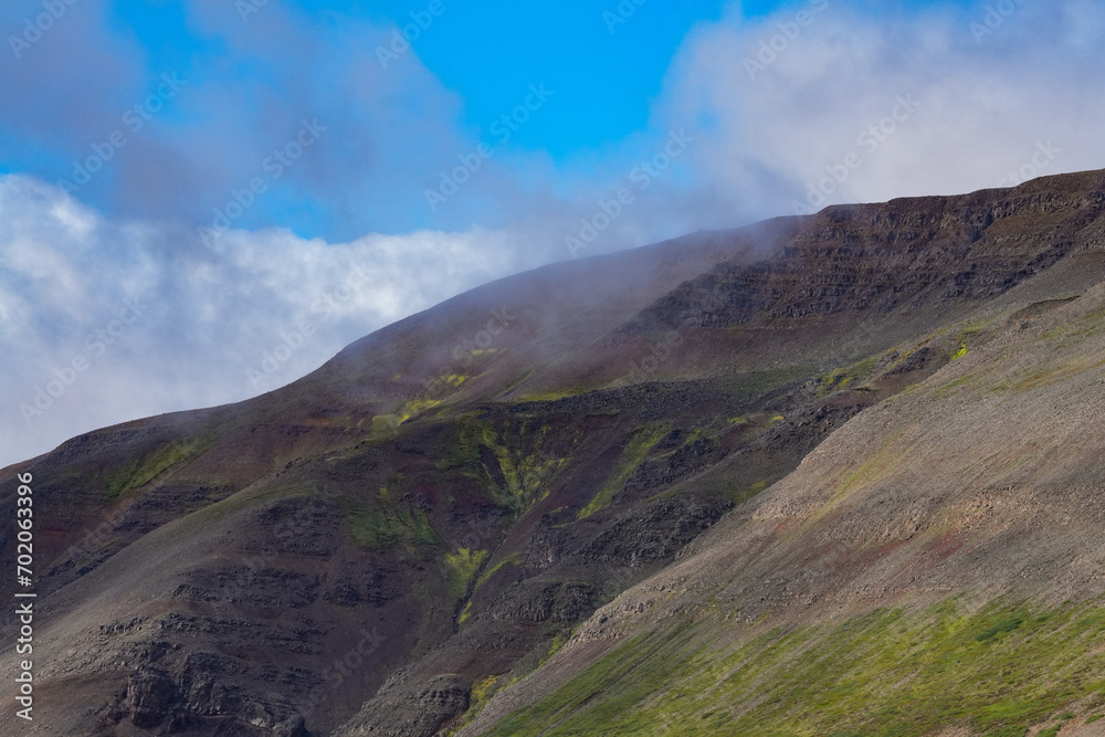 Vulkanischer Hang im Norden Islands 