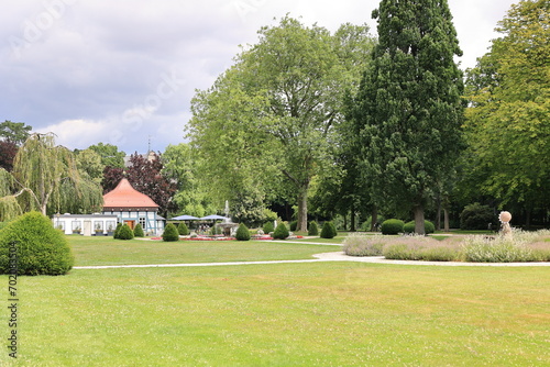 Blick in den Schlosspark im Zentrum von Stadthagen in Niedersachsen  © Pixel62