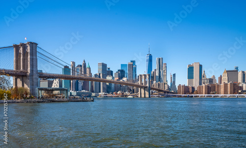 Fototapeta Naklejka Na Ścianę i Meble -   Skyline of downtown New York, Brooklyn Bridge and Manhattan.