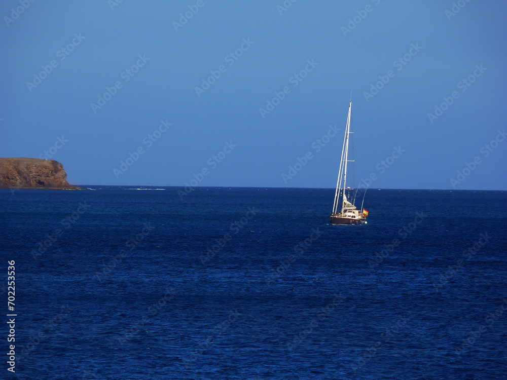 Obraz premium Segelyacht vor Lanzarote